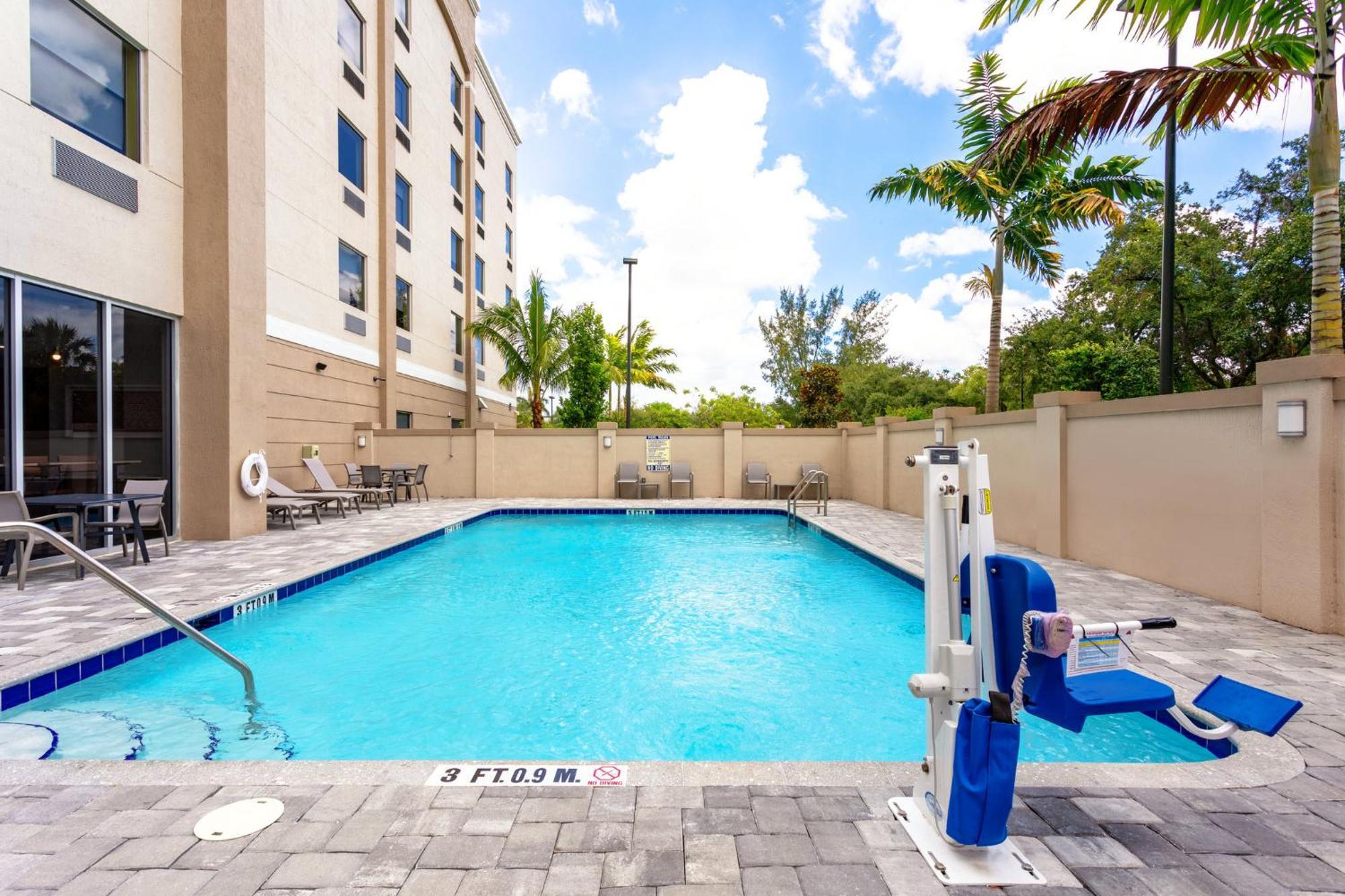 Holiday Inn Express & Suites - Miramar By Ihg מראה חיצוני תמונה